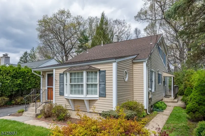 31 Iroquois Trl, Denville, NJ 07834 - #1