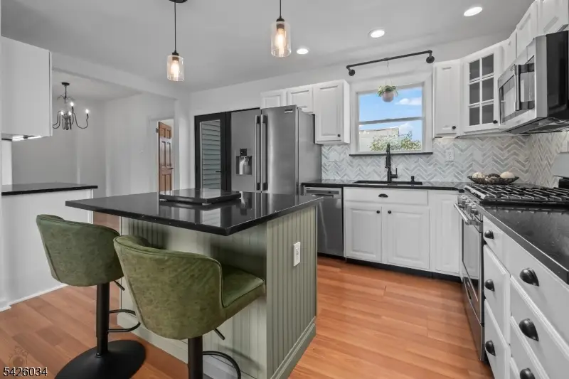 7 Park Sq, Delaware Park, NJ 08865 - #2