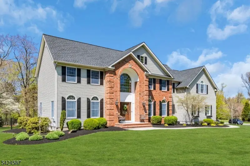 1 Berkshire Ct, Clinton, NJ 08833 - #2