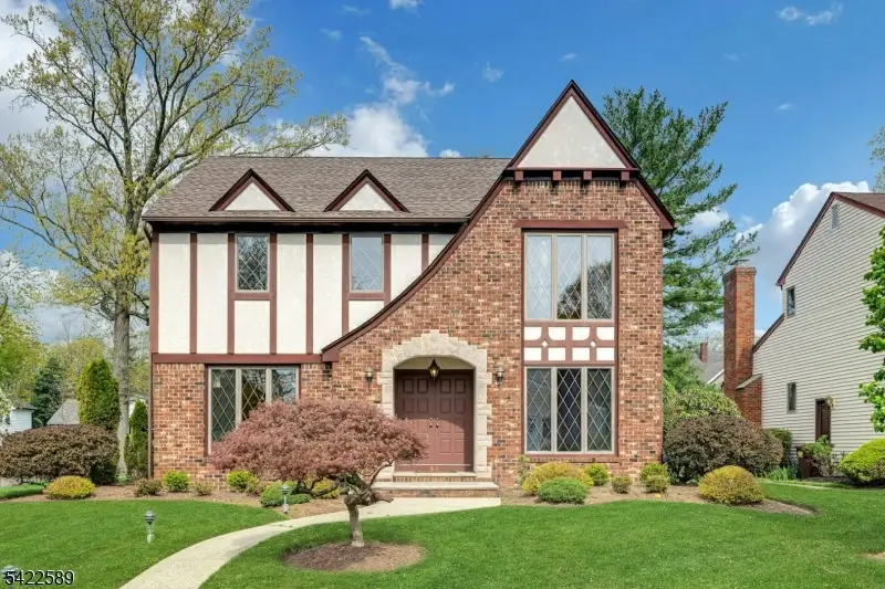 34 Connecticut St, Cranford, NJ 07016 - #1