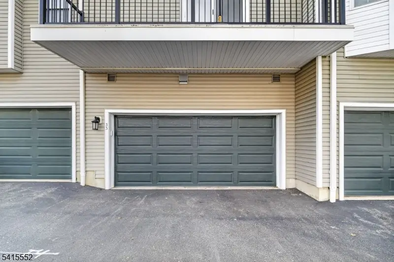 33 Four Oaks Road, The Hills, NJ 07921 - #3