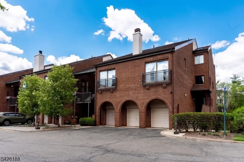 4 Millay Ct, Teaneck, NJ 07666 - #2