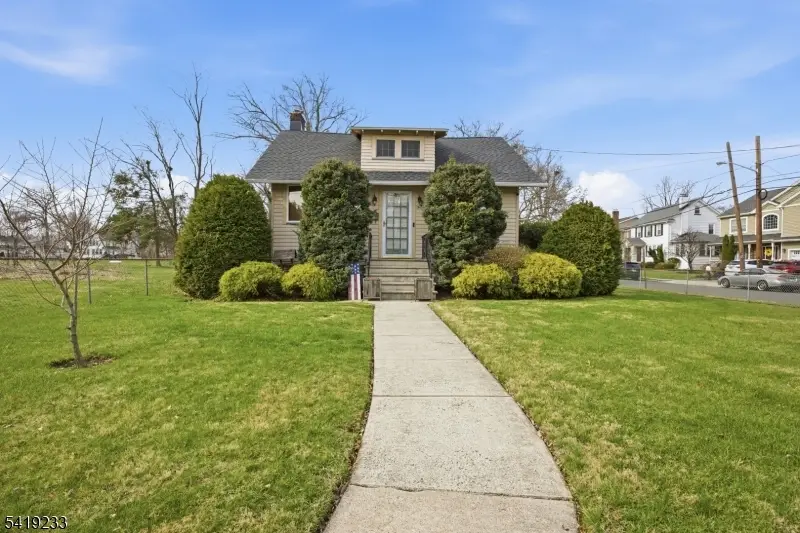 23 Lincoln Ave, Cranford, NJ 07016 - #1