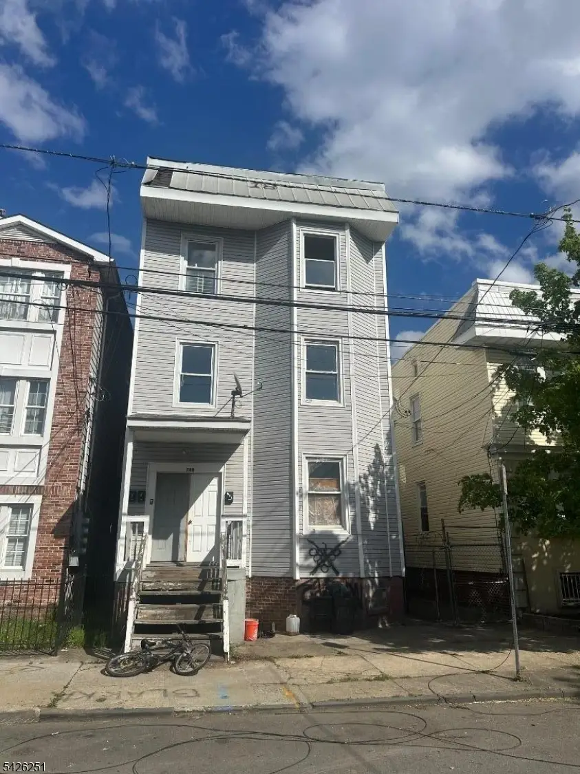 748 S 11th St, Newark, NJ 07103 - #1