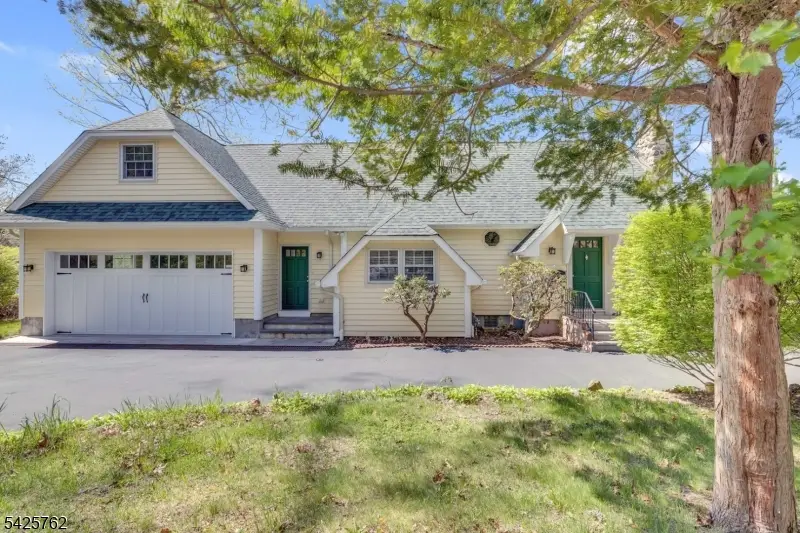 41 Lakewood Dr, Mountain Lakes, NJ 07046 - #2