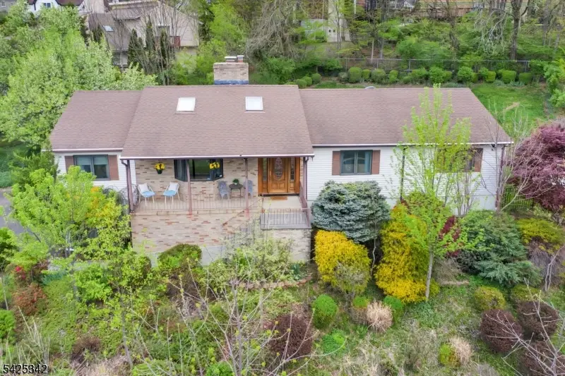 204 Queens Ln, Mountainside, NJ 07092 - #1