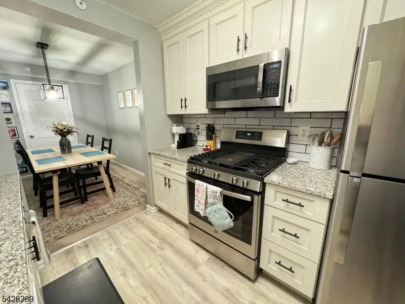 322 Stratford Pl #322, Martinsville, NJ 08805 - #1