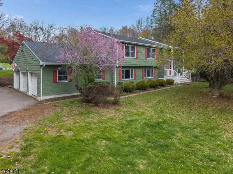 46 Sutton Rd, Tewksbury, NJ 08833 - #2