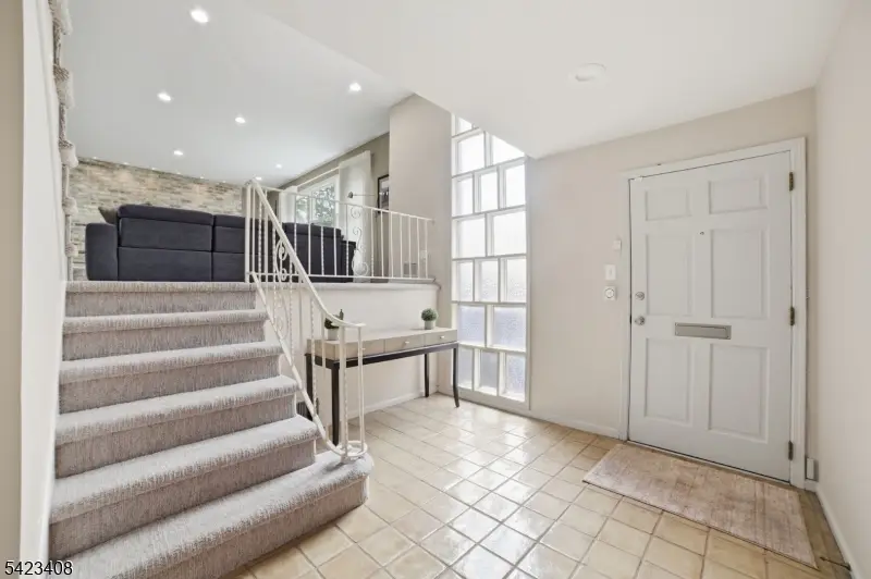 50 Knollwood Dr, Livingston, NJ 07039 - #3