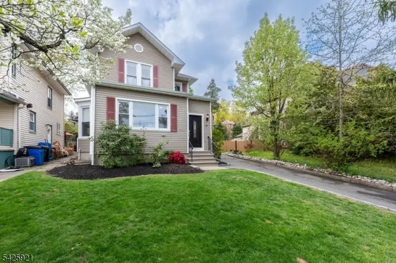 166 Valley Rd, Montclair, NJ 07042 - #2