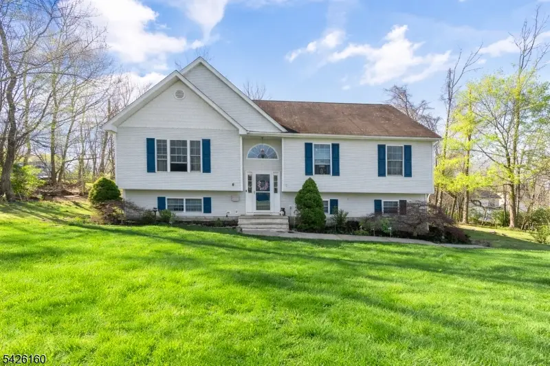 24 Reigler Rd, Upper Greenwood Lake, NJ 07421 - #2