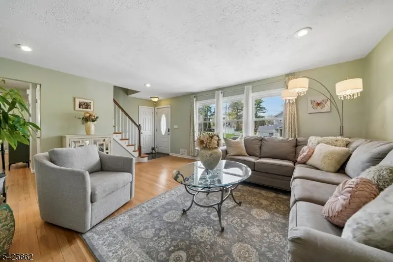 16 Lee Rd, Livingston, NJ 07039 - #3