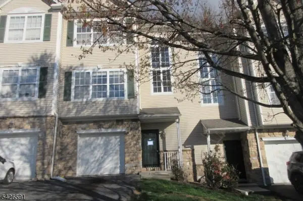 95 Pinehurst Dr, Washington Twp., NJ 07882