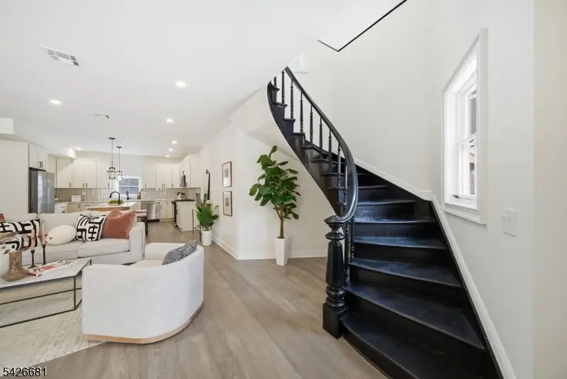 28 Irving St #B, Montclair, NJ 07042 - #2