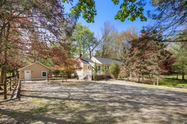 10 Old Stone Church Rd, Upper Saddle River Boro, NJ 07458