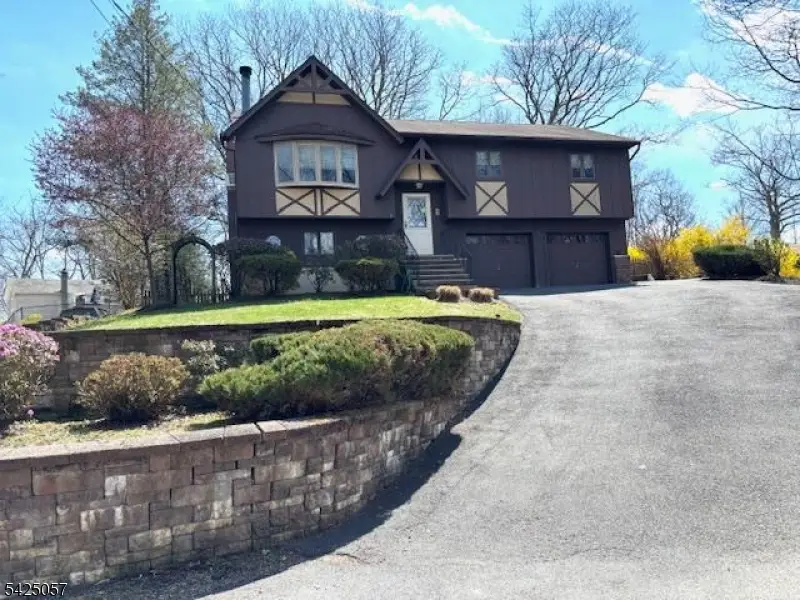 8 Loyola Ct, Hopatcong, NJ 07843 - #2