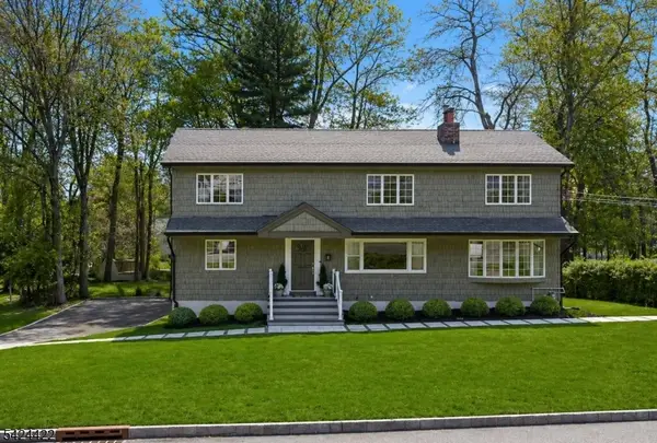 6 Exeter St, Parsippany-Troy Hills Twp., NJ 07950