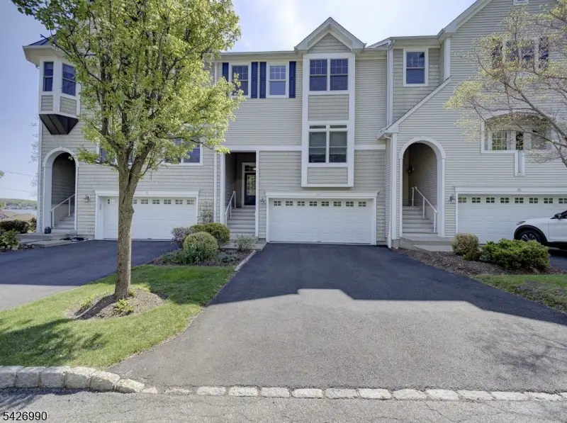 33 Catamaran Ct, Mount Arlington, NJ 07856 - #1