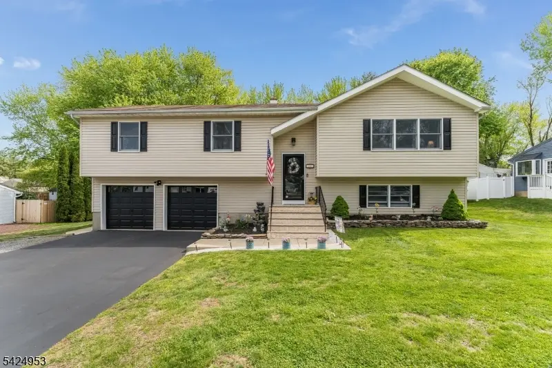 64 Stonehenge Dr, Lopatcong, NJ 08865 - #2