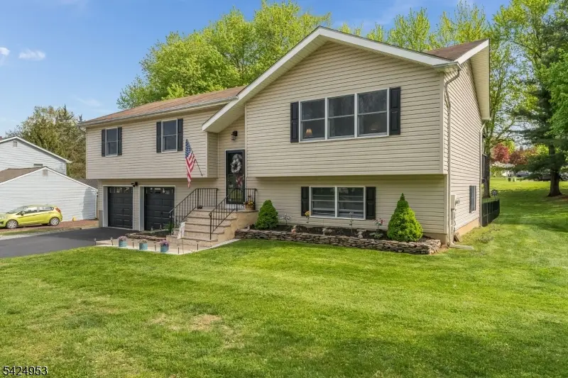 64 Stonehenge Dr, Lopatcong, NJ 08865 - #3