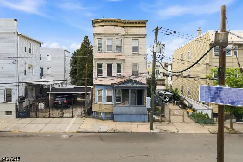 8-10 Horatio St, Newark, NJ 07105 - #1
