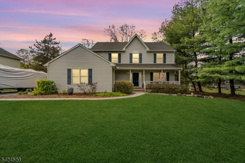 17 Revere St, Bradley Gardens, NJ 08807 - #1