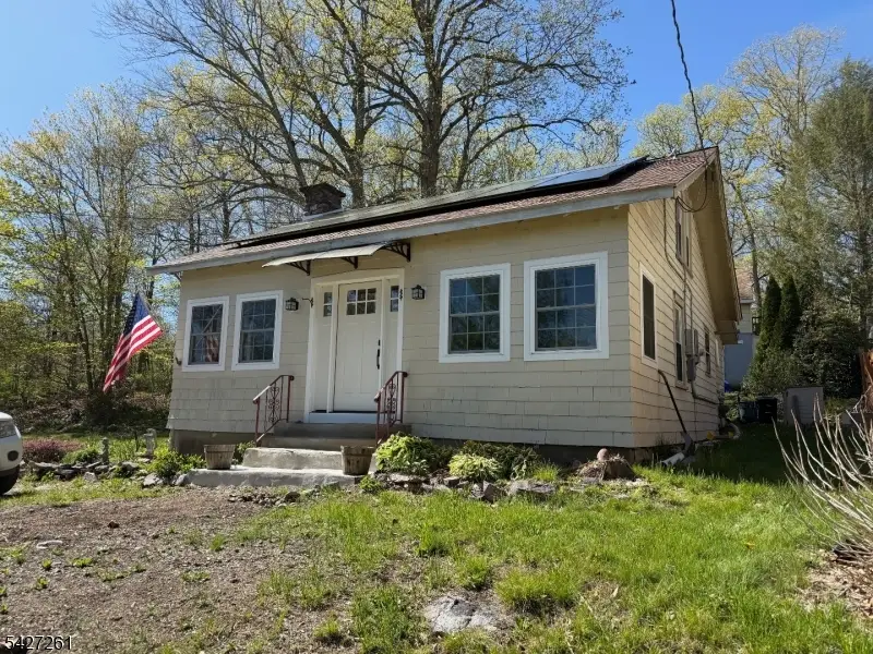29 Lakeside Rd, Hewitt, NJ 07480 - #1