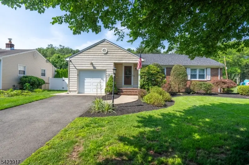 964 Crescent Dr, Rahway, NJ 07065 - #1