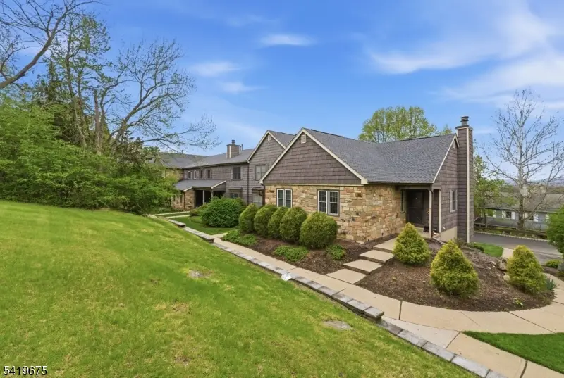 29 Oriole Dr, Allamuchy, NJ 07840 - #2