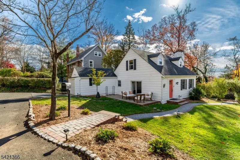 6 Cape Ct, Millburn, NJ 07041 - #2