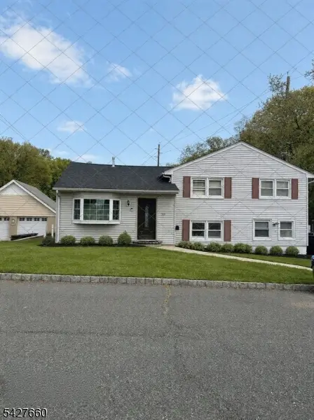520 Oak St, Kenilworth Boro, NJ 07033