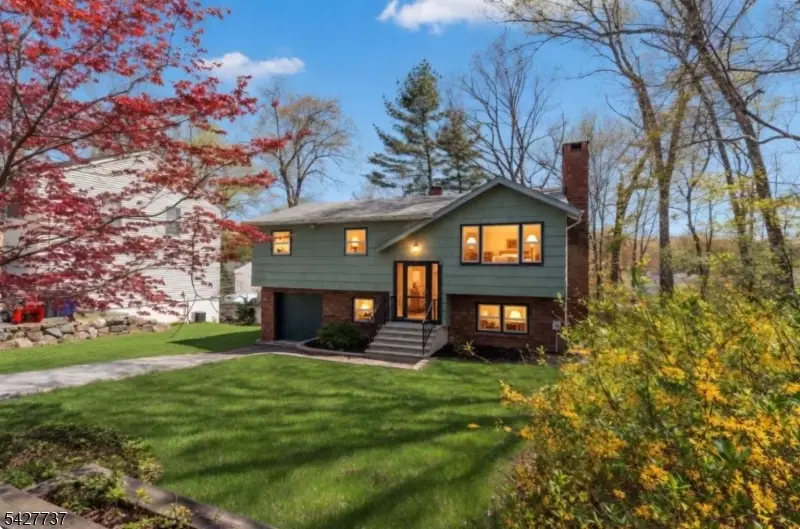 307 Santa Fe Trl, Hopatcong, NJ 07843 - #1