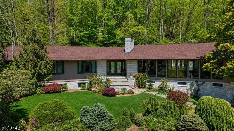 38 Farview Rd, Millburn, NJ 07041 - #2