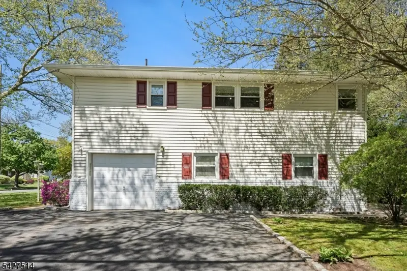66 Warwick Cir, Springfield, NJ 07081 - #2