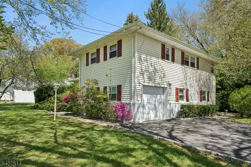66 Warwick Cir, Springfield, NJ 07081 - #3
