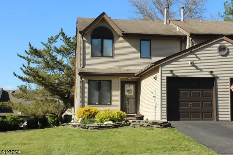 25 Holly Ct, Raritan, NJ 08822 - #1