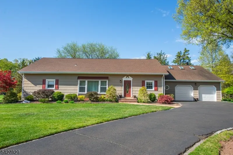 18 Stonewyck Dr, Hillsborough, NJ 08844 - #2
