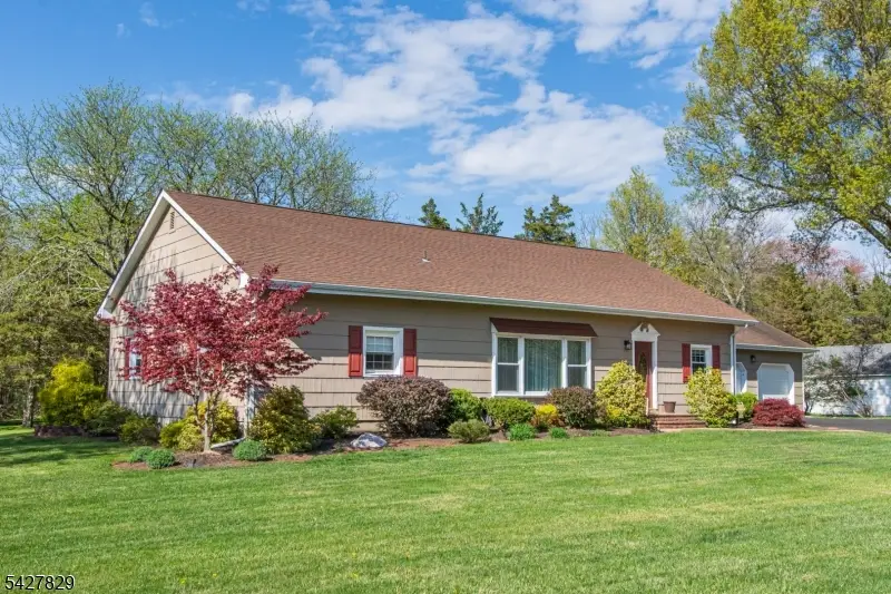18 Stonewyck Dr, Hillsborough, NJ 08844 - #3