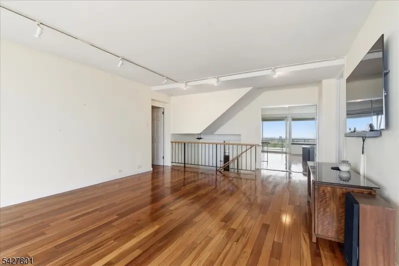 2 Horizon Road, Fort Lee, NJ 07024 - #3