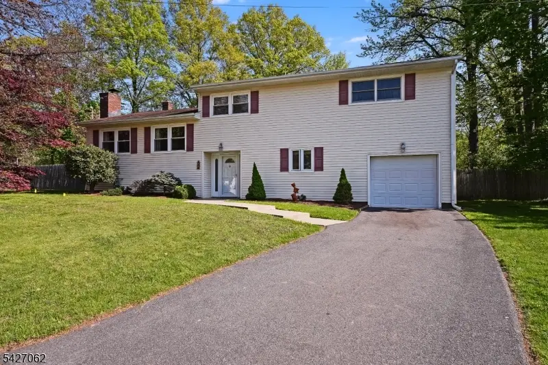 12 Emerald Ct, Clark, NJ 07066 - #1