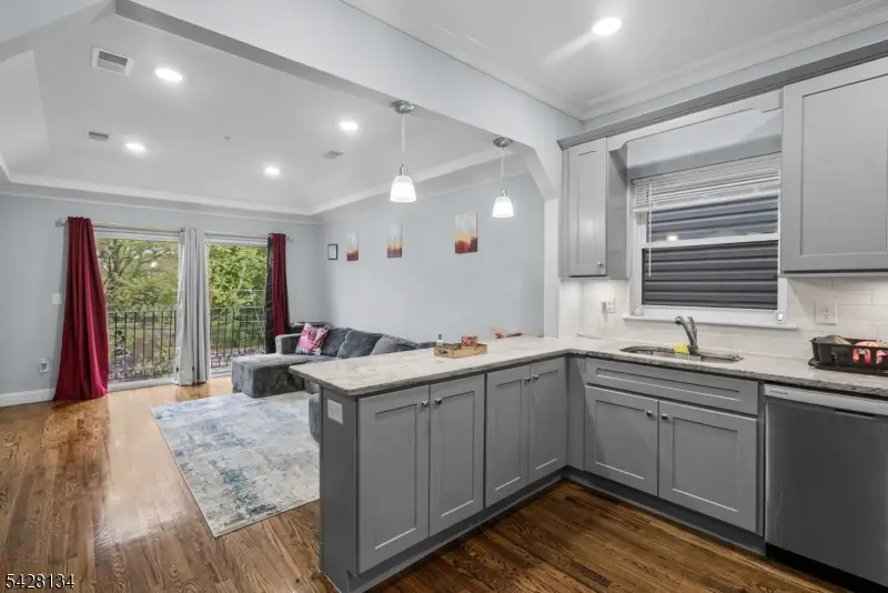 267 S 10th St, Newark, NJ 07103 - #3