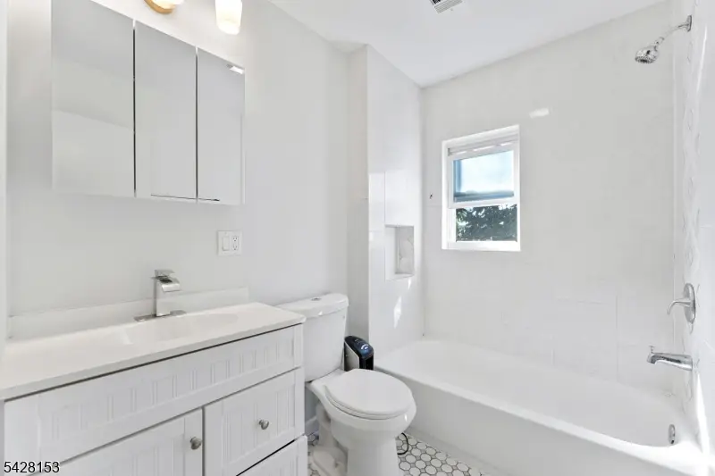 37 Emmet St, Newark, NJ 07114 - #3