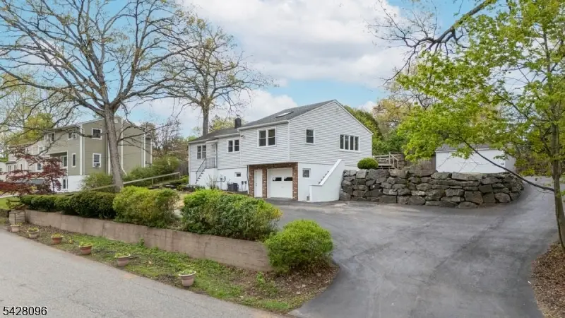 54 Reidy Pl, Hewitt, NJ 07421 - #3
