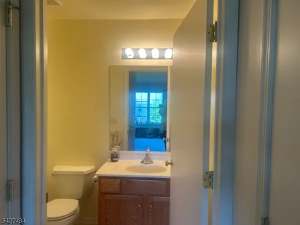 832 Honeybrook Cir, Lopatcong Twp., NJ 08886