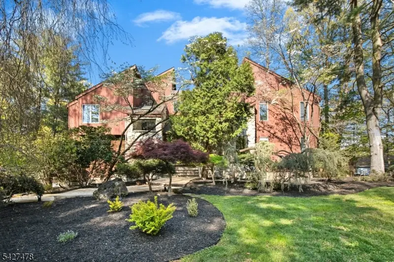 25 Ravenswood Ln, Scotch Plains, NJ 07076 - #1