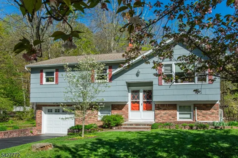 57 Lounsberry Hollow Rd, Vernon Valley, NJ 07461 - #2