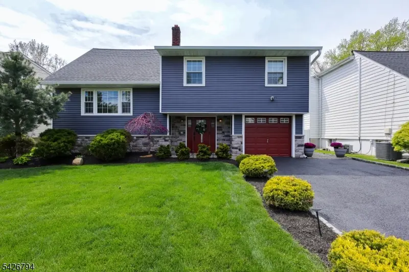 14 Dorset Dr, Kenilworth, NJ 07033 - #1