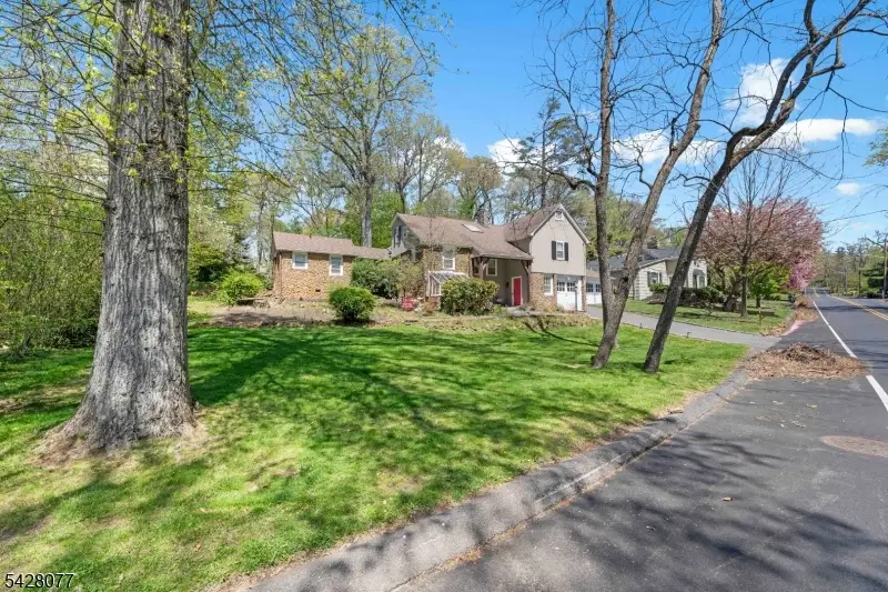 2637 Skytop Dr, Scotch Plains, NJ 07076 - #2