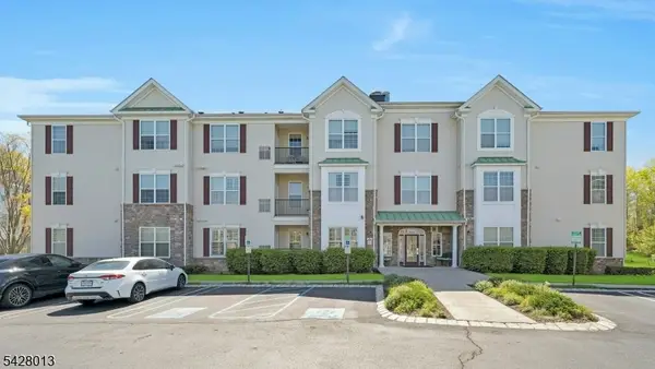 29 Azalea Dr, Old Bridge Twp., NJ 08857