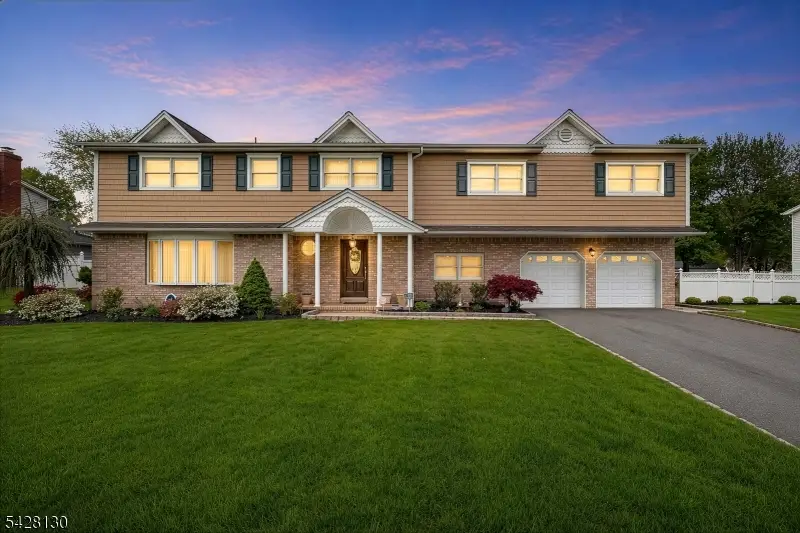 184 Stonehenge Ter, Clark, NJ 07066 - #1